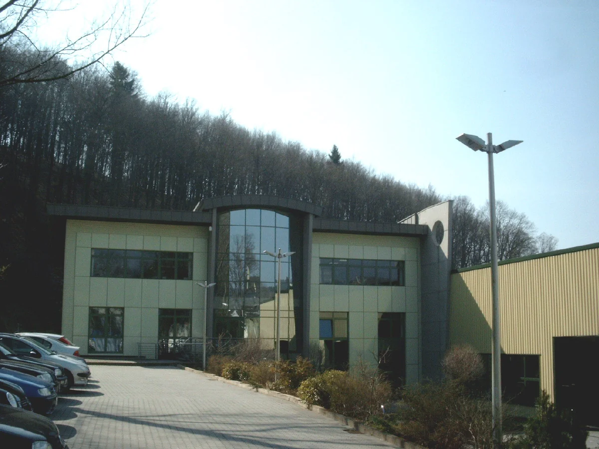 Wiederaufbau der Hallen mit Büro in Hilchenbach, Fa. Schrag — Bild 1