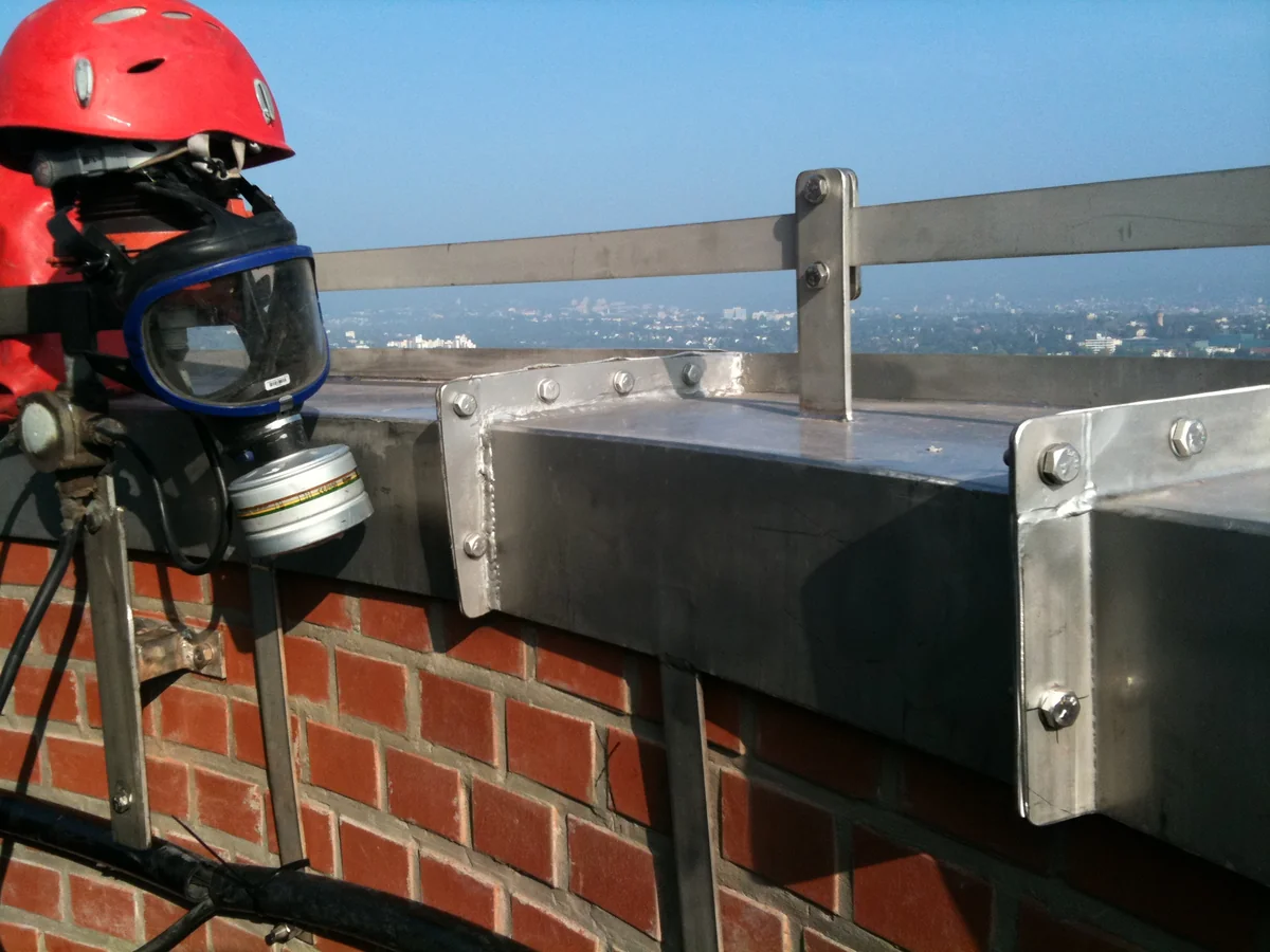 Sanierung 114 m hoher Mauerwerkskamin Fa. Kalle in Wiesbaden — Bild 2