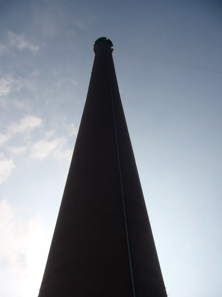 Sanierung 114 m hoher Mauerwerkskamin Fa. Kalle in Wiesbaden — Bild 3