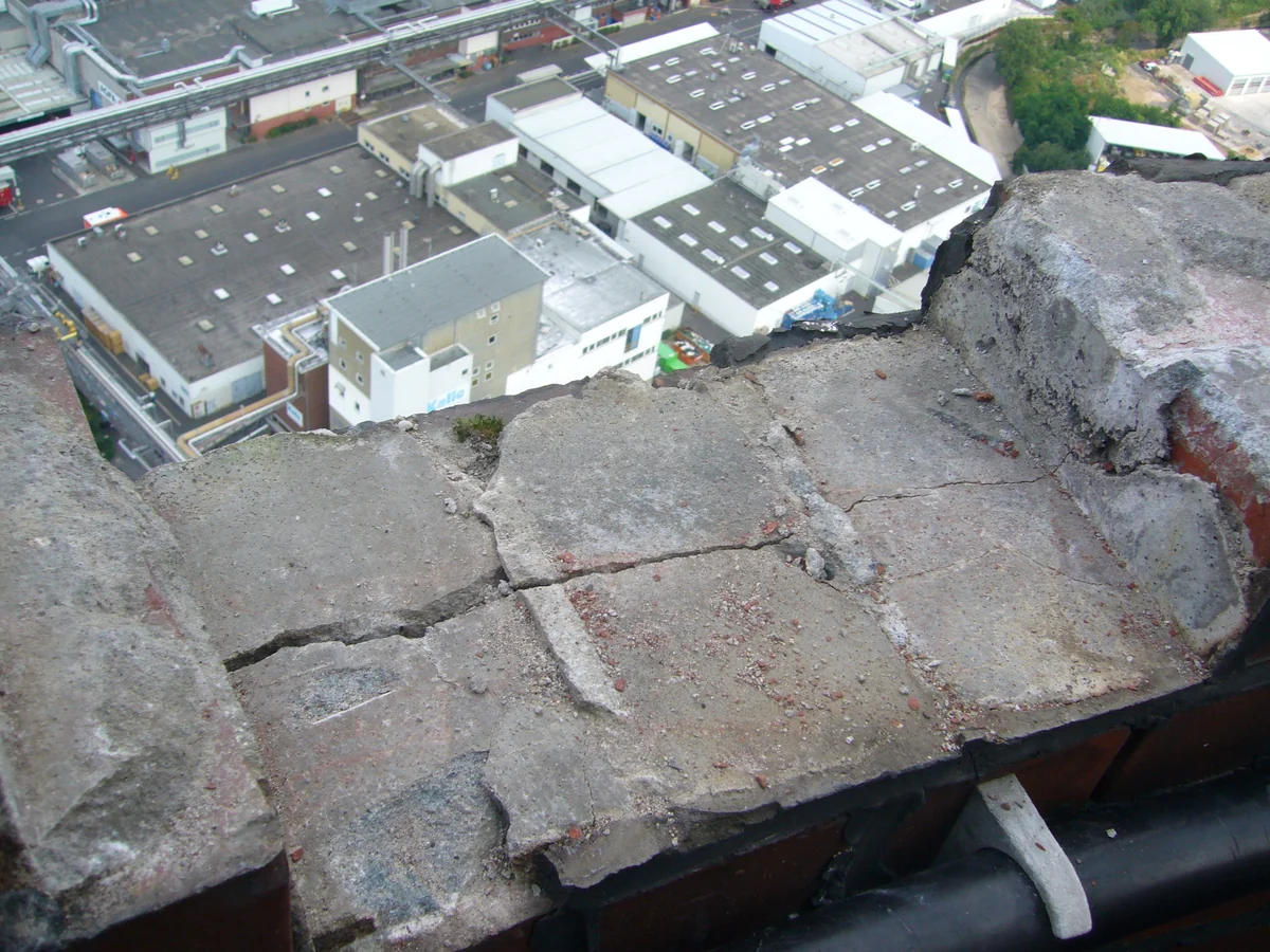 Sanierung 114 m hoher Mauerwerkskamin Fa. Kalle in Wiesbaden — Bild 4
